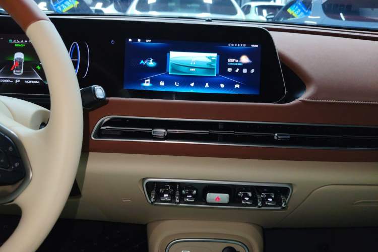 Used ORA Good Cat 2023 401 km Standard Range Premium Version Lithium Iron Phosphate Audio And AC Panel