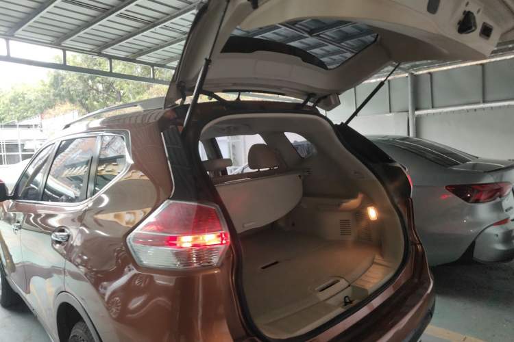 Used Nissan X-Trail 2014 2.0L CVT Comfort Edition 2WD Trunk