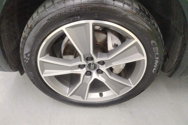 Used Audi Q5L 2022 Updated 45T Luxury Dynamic Version Left Front Wheel Hub