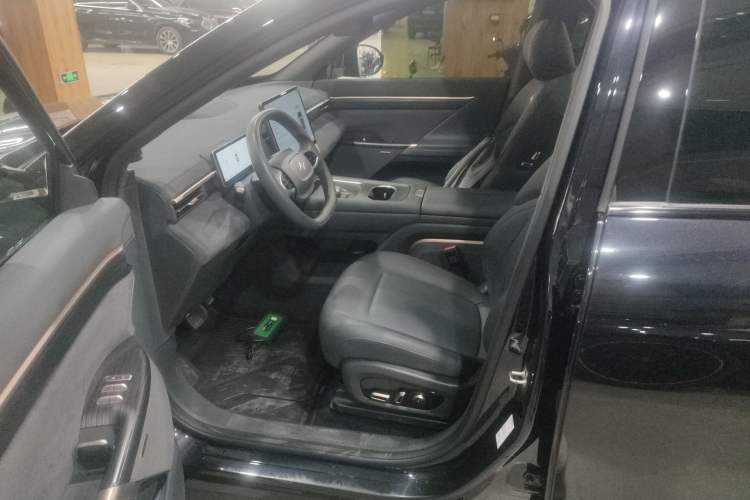 Used Dongfeng eπ eπ008 2024 210Max Range-Extended Version 6 Seats