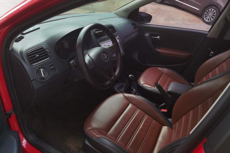 Used Volkswagen Polo 2016 1.4L Manual Fashion Model Left Front Seat