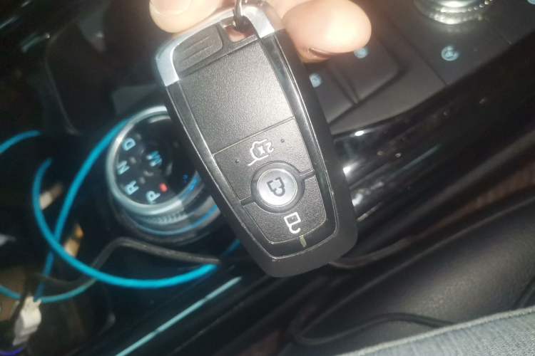 Used Ford Explorer 2020 EcoBoost 285 4x4 Titanium Edition 7-Seater
