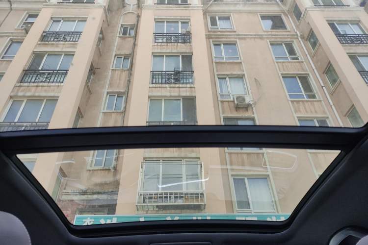 Used Volkswagen T-ROC 2025 Facelifted 300TSI DSG Two-Wheel-Drive Chen Guang Edition Headliner