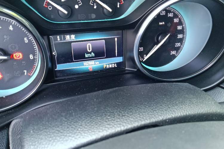 Used Buick Envision 2017 20T Two-Wheel Drive Leading Version Odometer Close Up