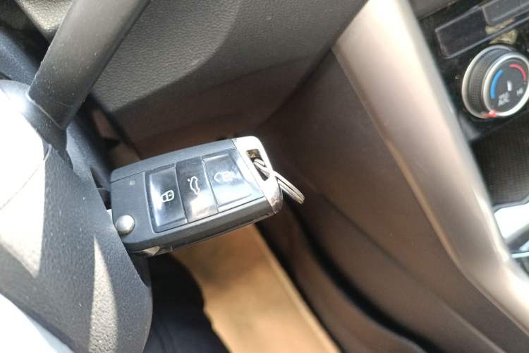 Used Volkswagen T-ROC 2018 230TSI DSG Two-Wheel Drive Advanced Version China VI Standard
