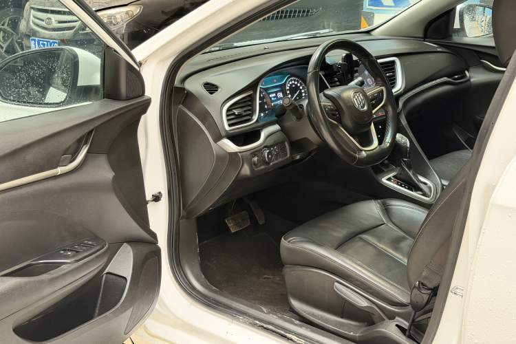 Used Buick GT 2018 18T Automatic Elite Model Driver Seat