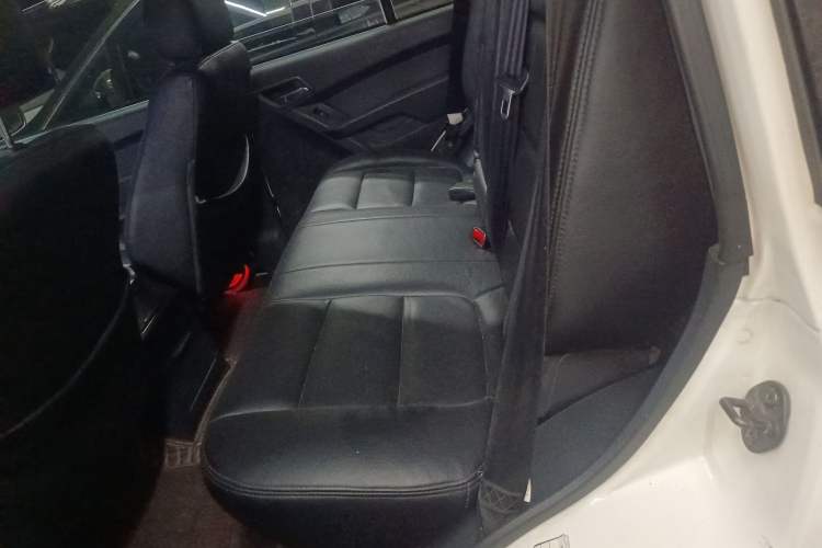 Used Leopaard Q6 2015 2.4L Manual Two-Wheel-Drive Elite Model