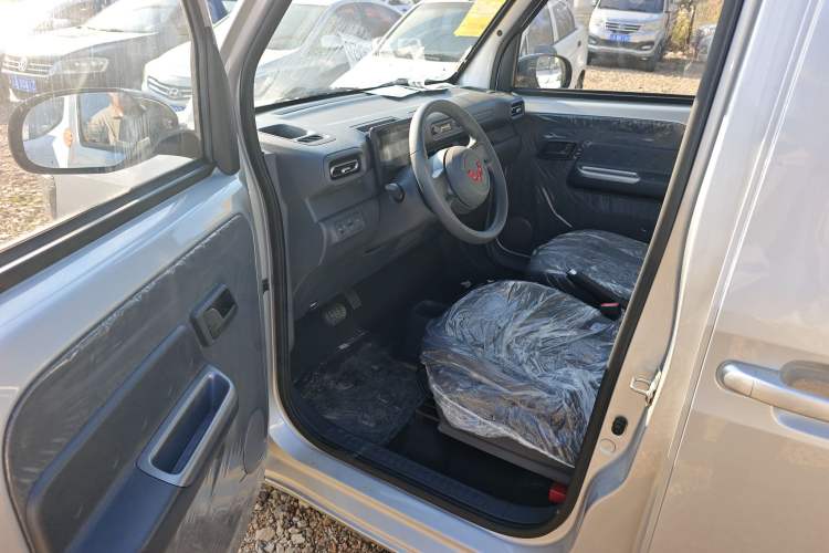 Used Wuling Zhiguang New Energy 2025 Standard Model Driver Seat