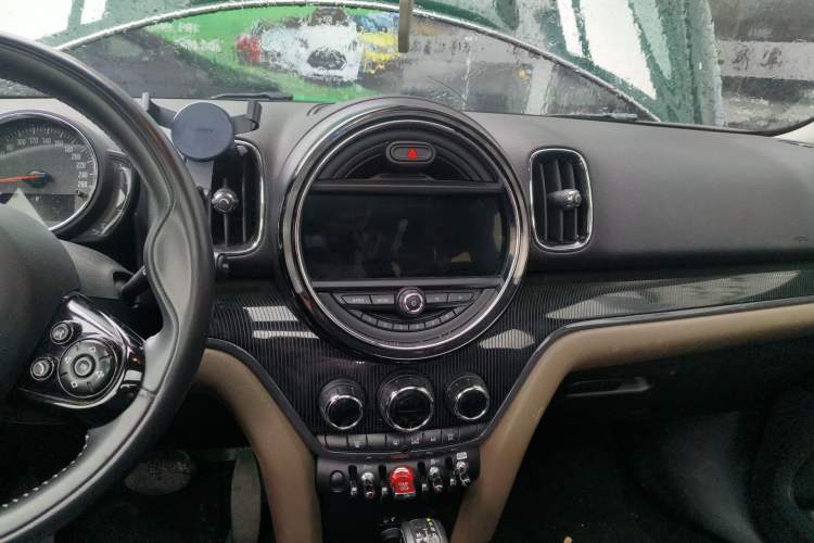 Used MINI Countryman 2018 2.0T COOPER S ALL4 Artist Audio And AC Panel