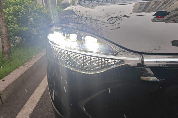 Used Hima AITO M9 2025 Extended-Range Max Version 52 kWh 6-Seater Edition
