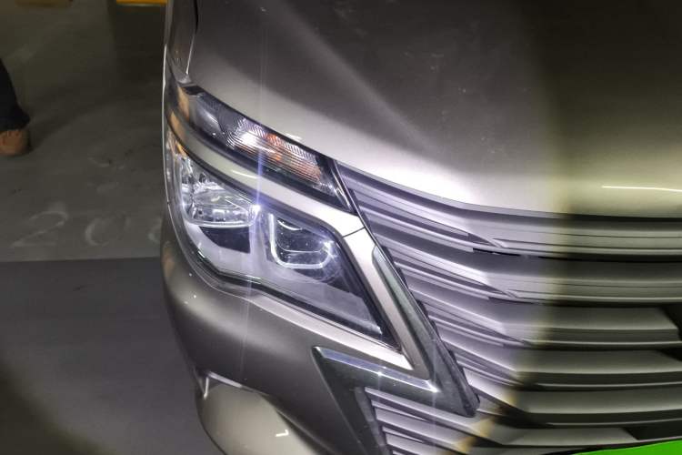 Used FORTHING Lingzhi 2023 M5L 1.6L Base Model 5 Seats
