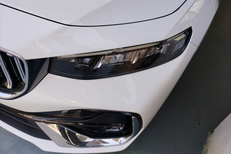 Used Geely Auto Preface 2026 Model Oriental Yao 1.5TD Fuyao Edition Left Front Headlight