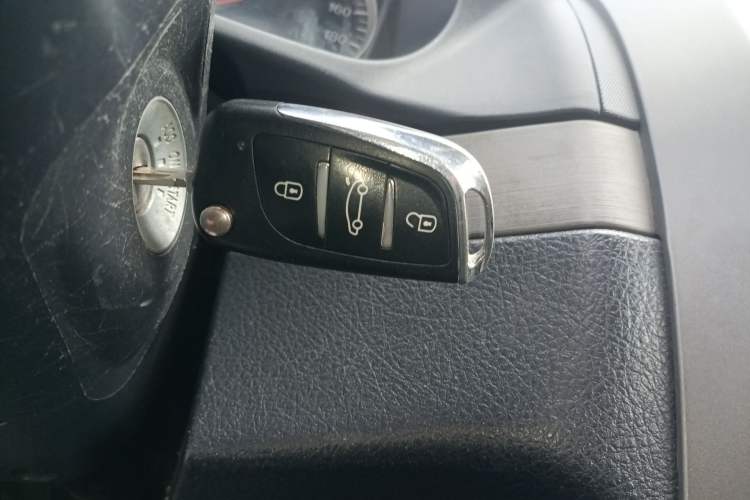 Used Haval H5 Classic 2011 Zhizun Edition 2.0L Two-Wheel Drive Luxury Model Vehicle Key