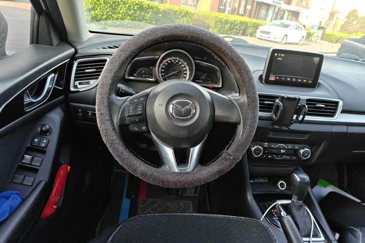 Used Mazda 3 Axela 2016 Sedan 1.5L Automatic Luxury Model
