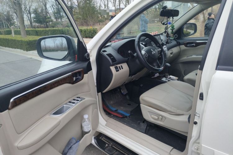 Used Mitsubishi Pajero Sport 2013 3.0L Automatic Two-Wheel Drive Luxury Edition
