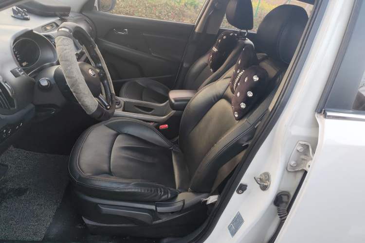 Used Kia Sportage R 2015 2.0L Automatic Two-Wheel Drive DLX Model Left Front Seat