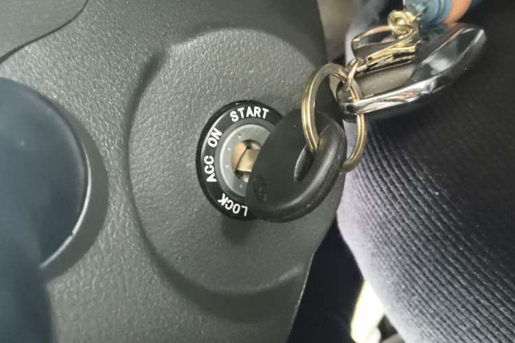 Used JAC Group Sunray 2023 2.5T 6-Series Logistics Version 2/3 Seats D25TCIF1
