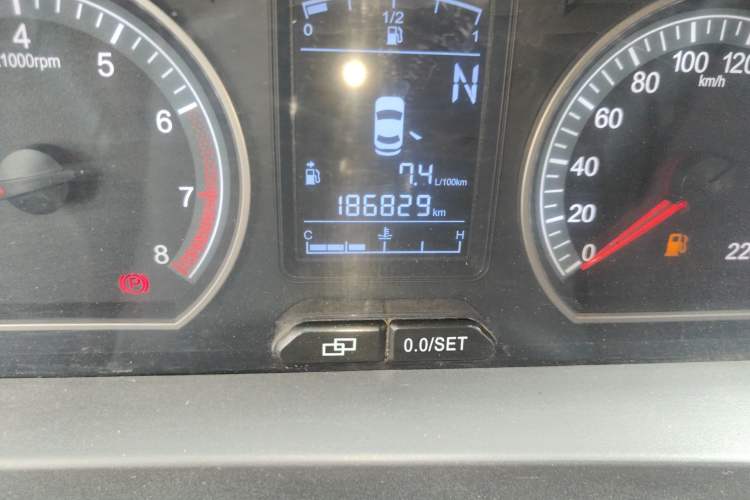 Used FORTHING Joyear 2014 LV Facelift 1.5L AMT Luxury Model Odometer Close Up