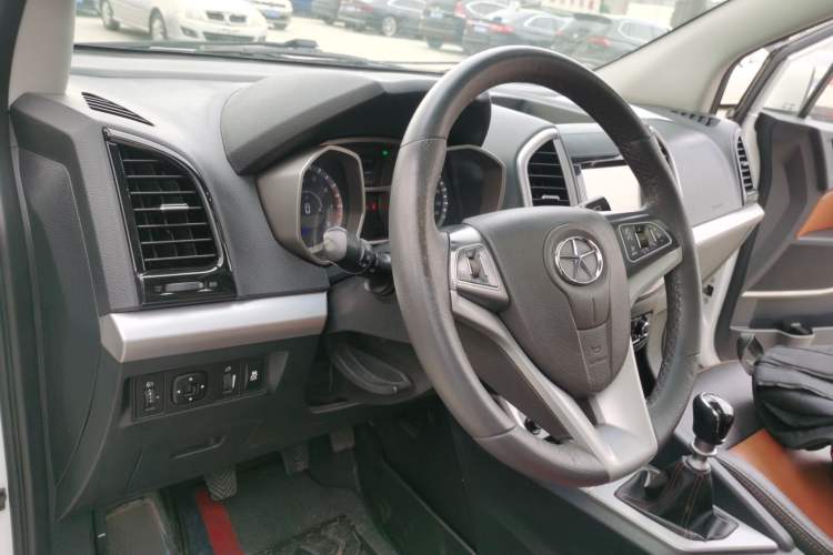 Used JAC Group Refine S3 2014 1.5L Manual Luxury Smart Model Center Console