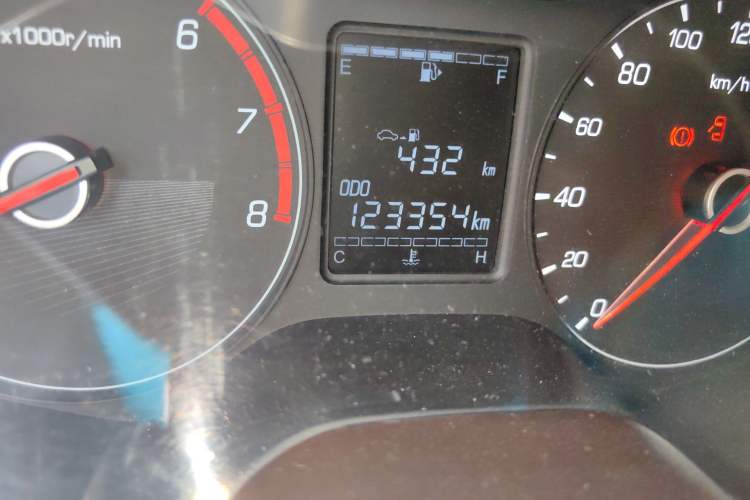 Used Baojun 310W 2017 1.5L Manual Comfort Version China V Odometer Close Up