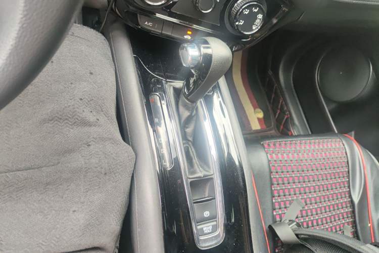 Used Honda Vezel 2015 1.5L CVT two-wheel drive Comfort trim Gear Lever