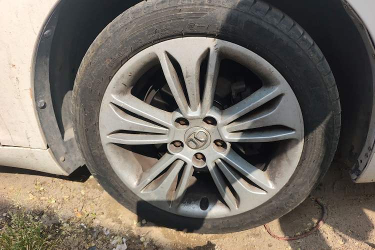 Used BAIC Senova D70 2013 2.0T Comfort Edition Right Front Wheel Hub