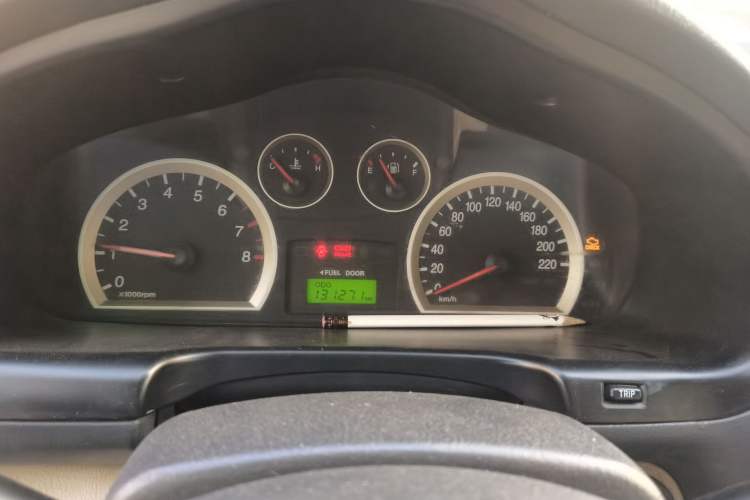 Used Huatai Santa Fe Classic 2012 2.0L Gasoline Manual Two-Wheel Drive with Sunroof
