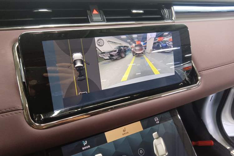 Used Land Rover Range Evoque 2023 Aurora L 249 PS Luxury Edition Audio And AC Panel