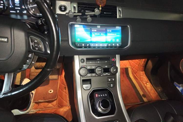 Used Land Rover Range Evoque 2018 240 PS SE Smart Brilliance Edition Audio And AC Panel