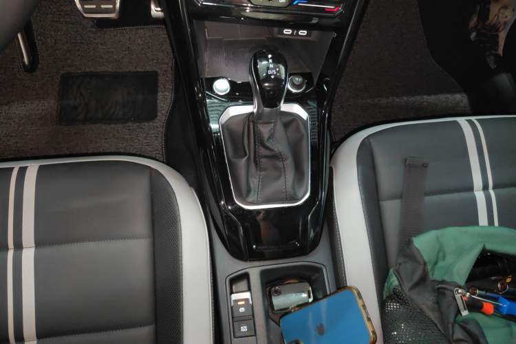 Used Volkswagen T-ROC 2023 300TSI DSG Two-Wheel-Drive Chen Guang Edition Gear Lever