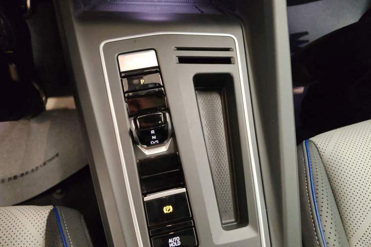 Used Volkswagen Golf 2025 300TSI R-Line Gear Lever