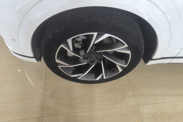 Used Lynk & Co 09 2021 2.0T Halo Six-Seater
