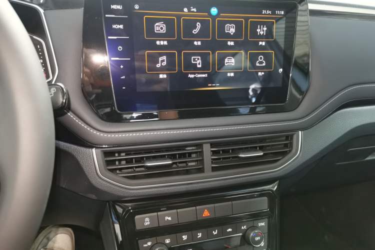 Used Volkswagen Tharu 2025 NewRui 300TSI Prestige Edition Audio And AC Panel