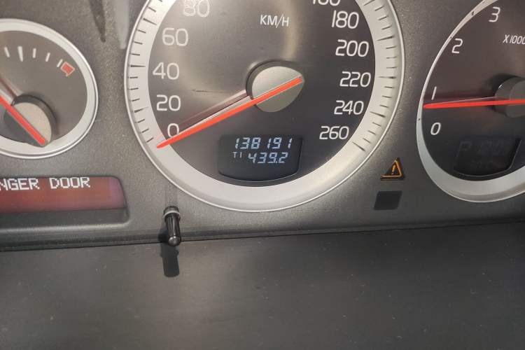 Used Volvo XC90 2012 Revised Version 2.5T Luxury Edition Odometer Close Up