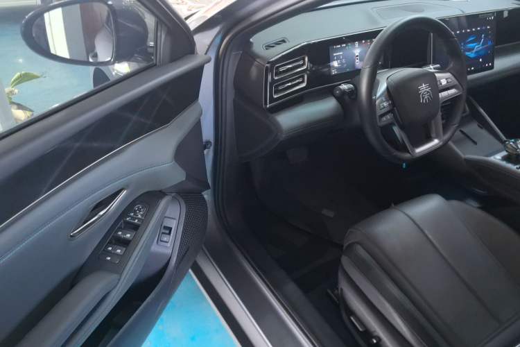 Used BYD Qin L 2025 DM-i Smart Drive 120KM Leading Model