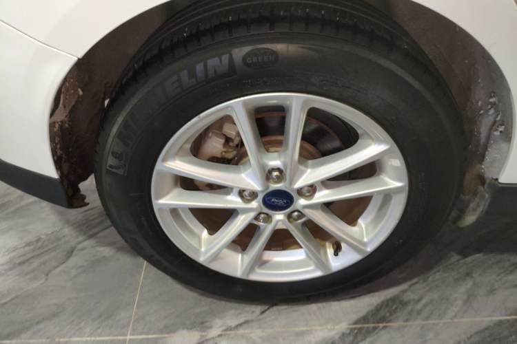 Used Ford Focus 2017 Hatchback EcoBoost 180 Automatic Elite Model Right Rear Wheel Hub