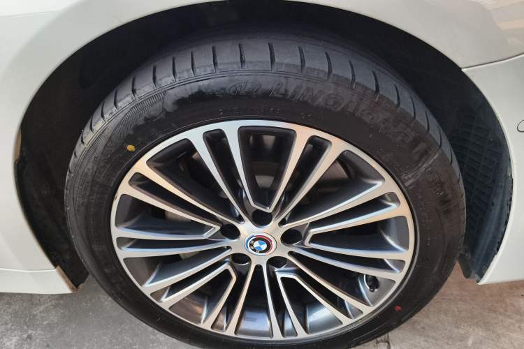 Used BMW 5 Series 2018 530Li Luxury Edition Premium Package Right Front Wheel Hub