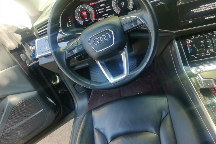 Used Audi Q8 2021 55 TFSI Luxury Dynamic Edition Steering Wheel