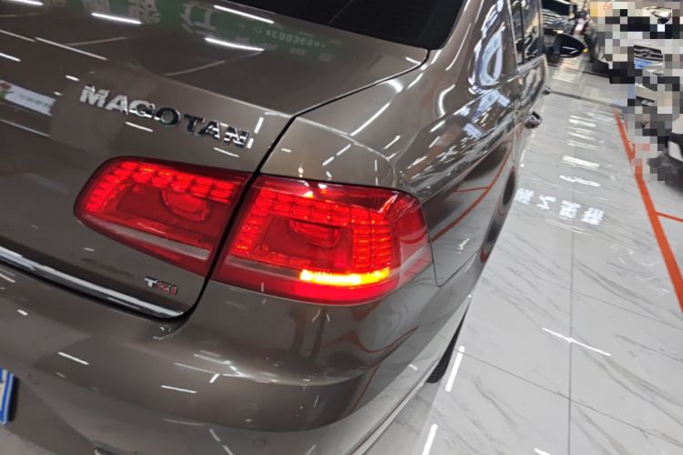 Used Volkswagen Magotan 2015 Facelift 1.8TSI Luxury Model Exterior 3