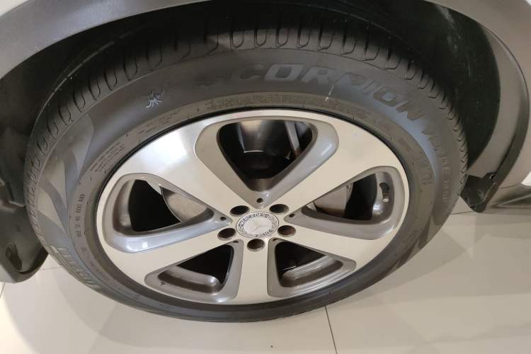 Used Mercedes-Benz GLC 2016 GLC 300 4MATIC Dynamic Model Left Front Wheel Hub