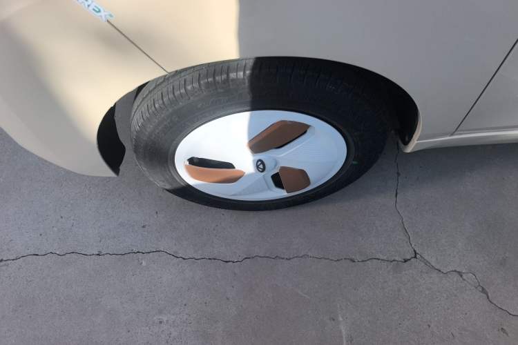 Used Chery QQ Ice Cream 2023 170km Milkshake – Lithium Iron Phosphate Left Front Wheel Hub