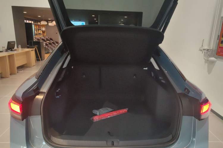 Used Volkswagen ID.7 VIZZION 2024 AIR model Trunk