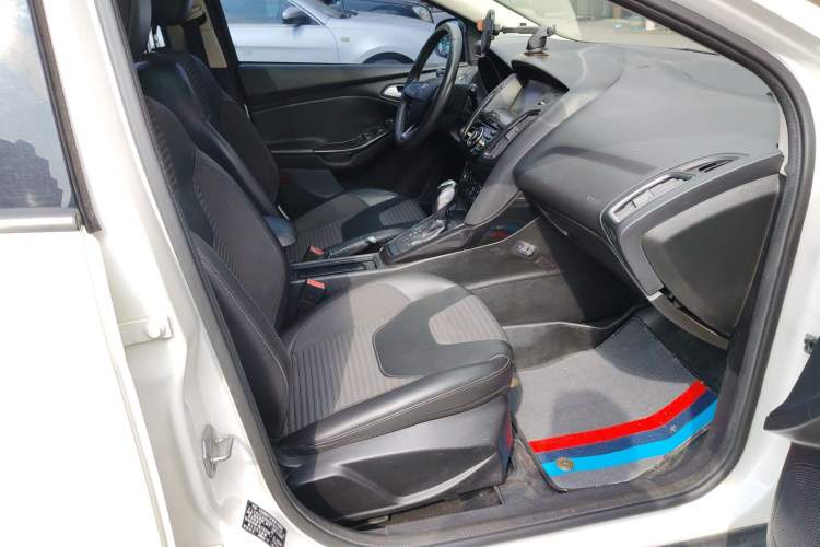 Used Ford Focus 2017 Hatchback 1.6L Automatic Fashion Edition Smart Drive Version
