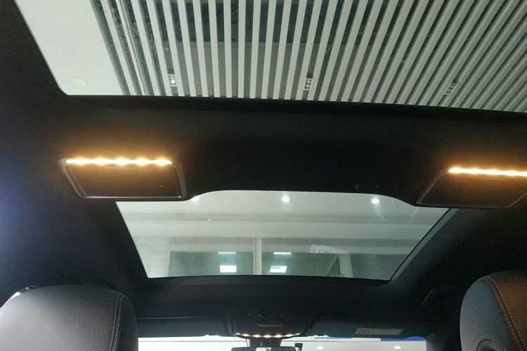 Used Mercedes-Benz GLC 2020 GLC 260 L 4MATIC Dynamic Model