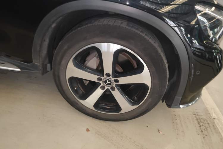 Used Mercedes-Benz GLC 2018 GLC 260 4MATIC Luxury Model Right Front Wheel Hub