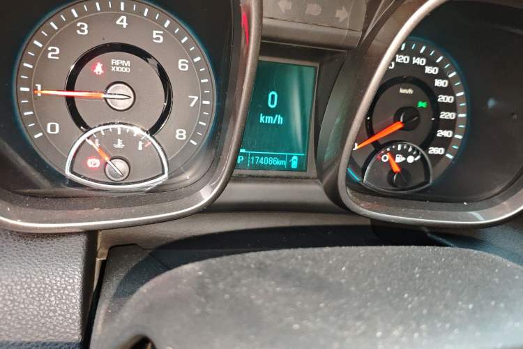 Used Chevrolet Malibu 2012 2.0L Automatic Luxury Edition Odometer Close Up