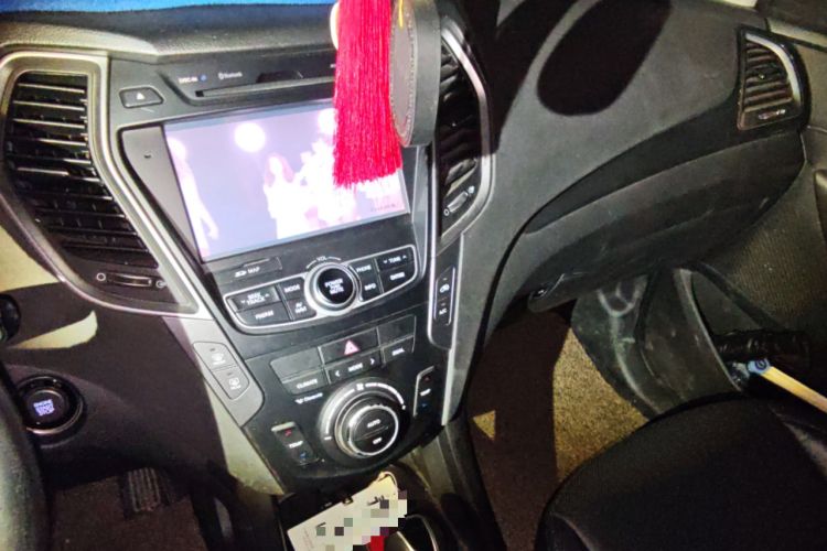 Used Hyundai Santa Fe 2015 2.0T Automatic Two-Wheel Drive Smart Version 5 Seats