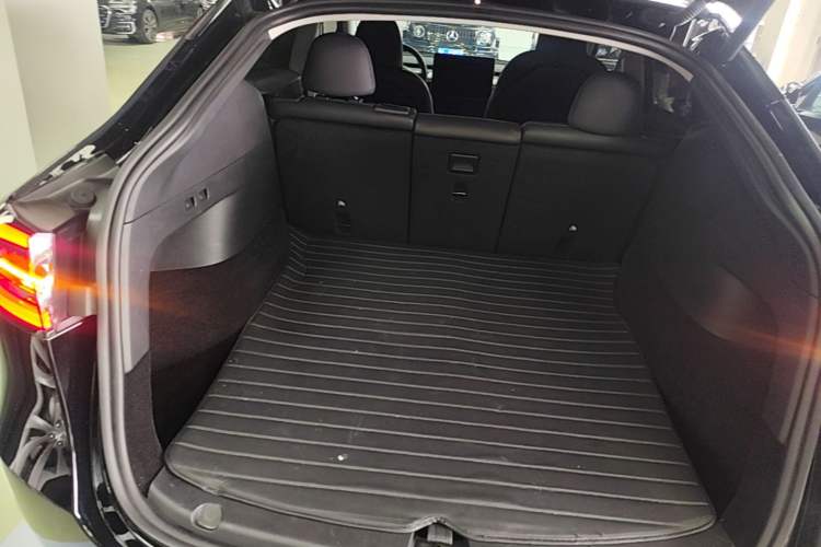 Used Tesla Model Y 2023 Rear-Wheel-Drive Version
