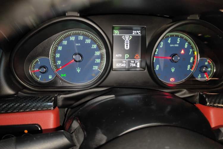 Used Maserati GranTurismo 2007 4.2L Standard Edition Odometer Close Up