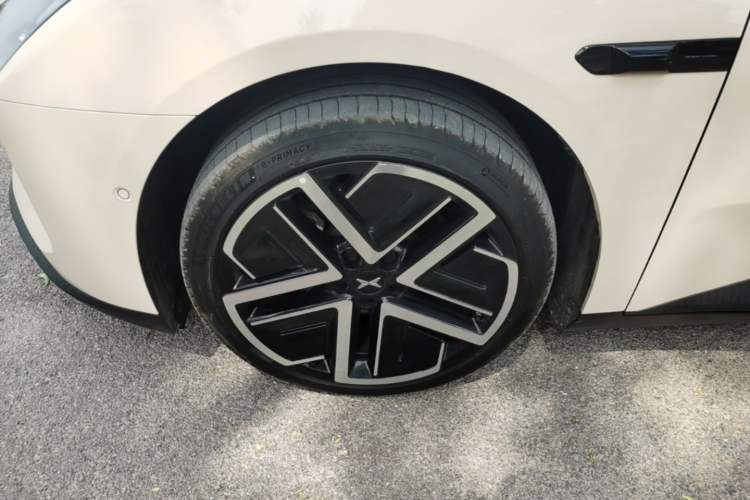 Used XPeng MONA M03 2025 600 with Ultra-Long Range Max Left Front Wheel Hub